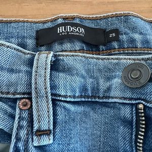 HUDSON JEANS STRAIGHT JEAN SIZE 25 NEVER WORN